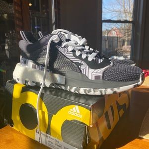 Men’s Adidas Marquee Boost Low Size 8 Brand New